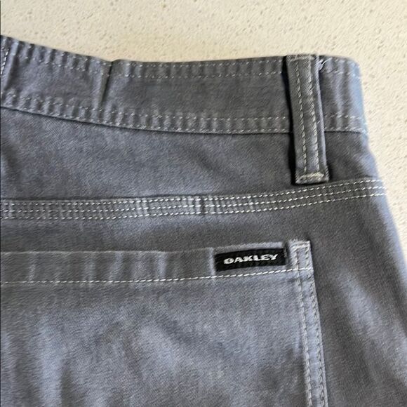 Oakley Gray Slim Fit Jean Shorts Distressed Cut-Off Style Size 32/10 - Picture 6 of 11